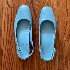 Vionic flats in a Tiffany blue Size 7